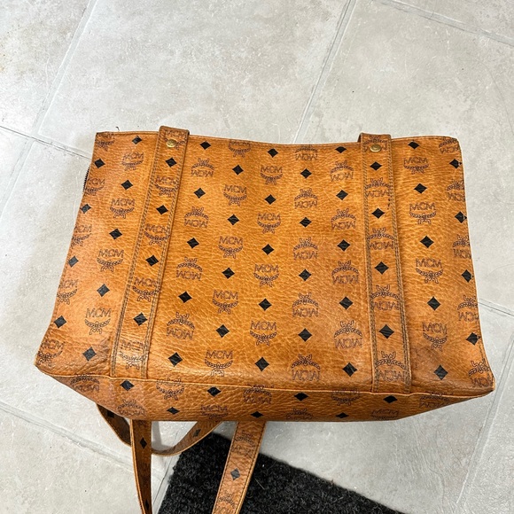 Authentic MCM purse, with dust bag - Picture 4 of 6